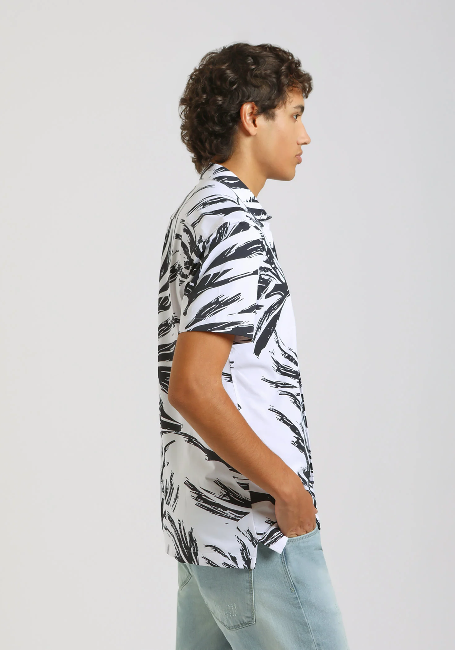 Camicia mezza manica in tessuto elastico con fantasia - Image 3