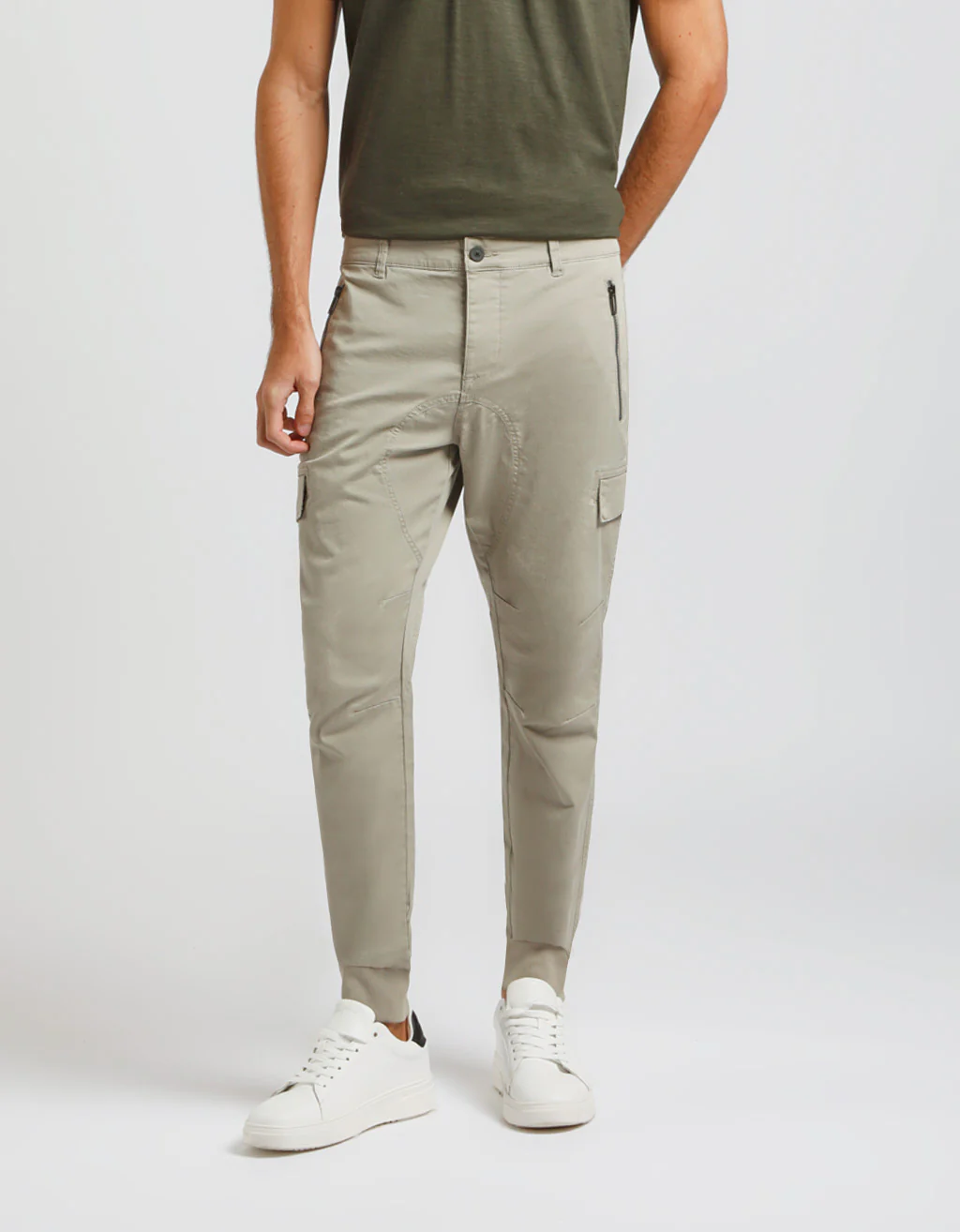 Pantaloni cargo con elastici alle caviglie - Image 2