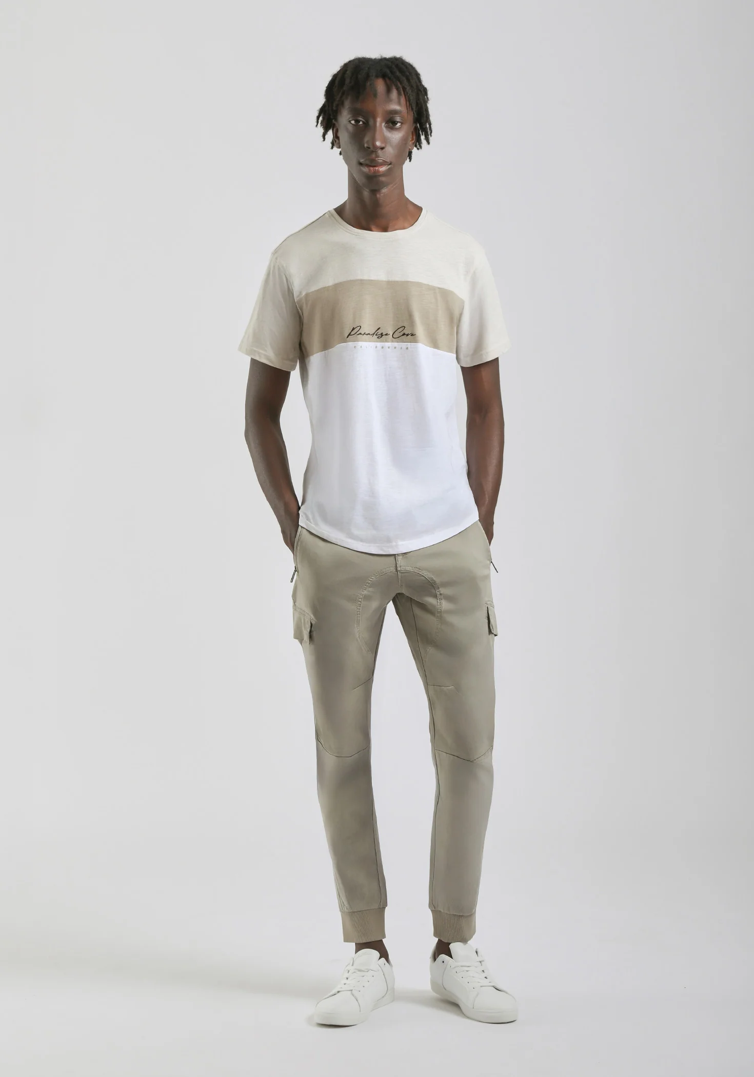 Pantaloni cargo con elastici alle caviglie