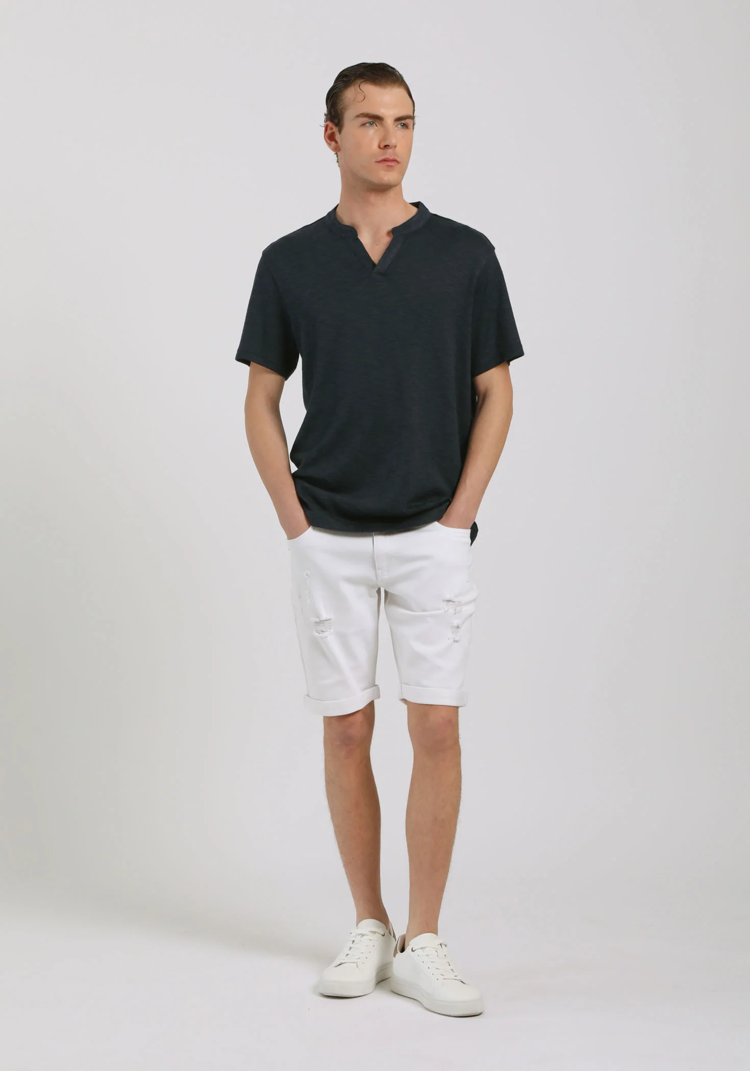 T-shirt con scollo a V - Image 5
