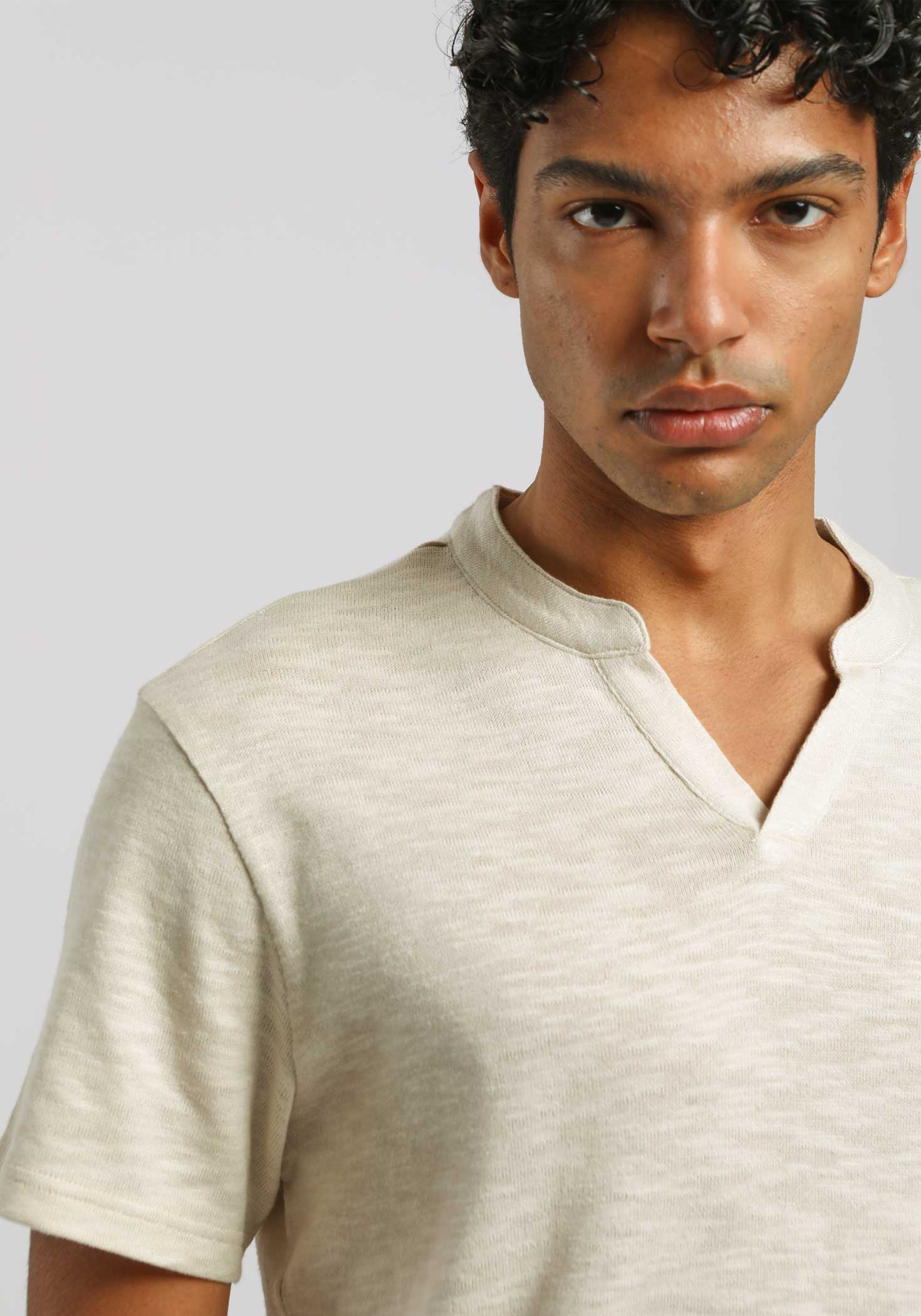 T-shirt con scollo a V - Image 2