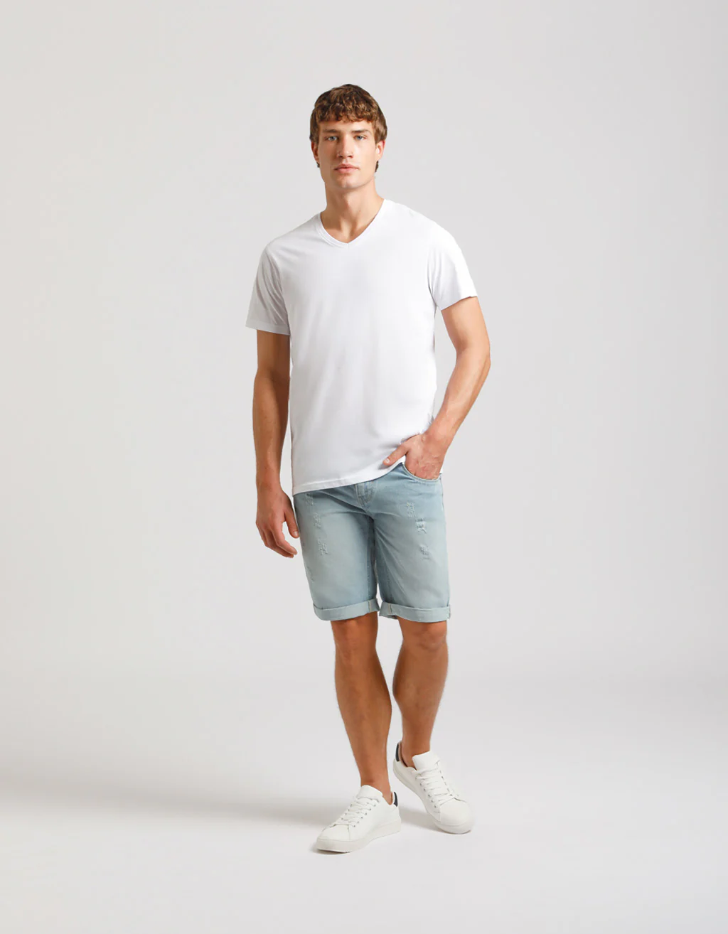 T-shirt con scollo a V - Image 5