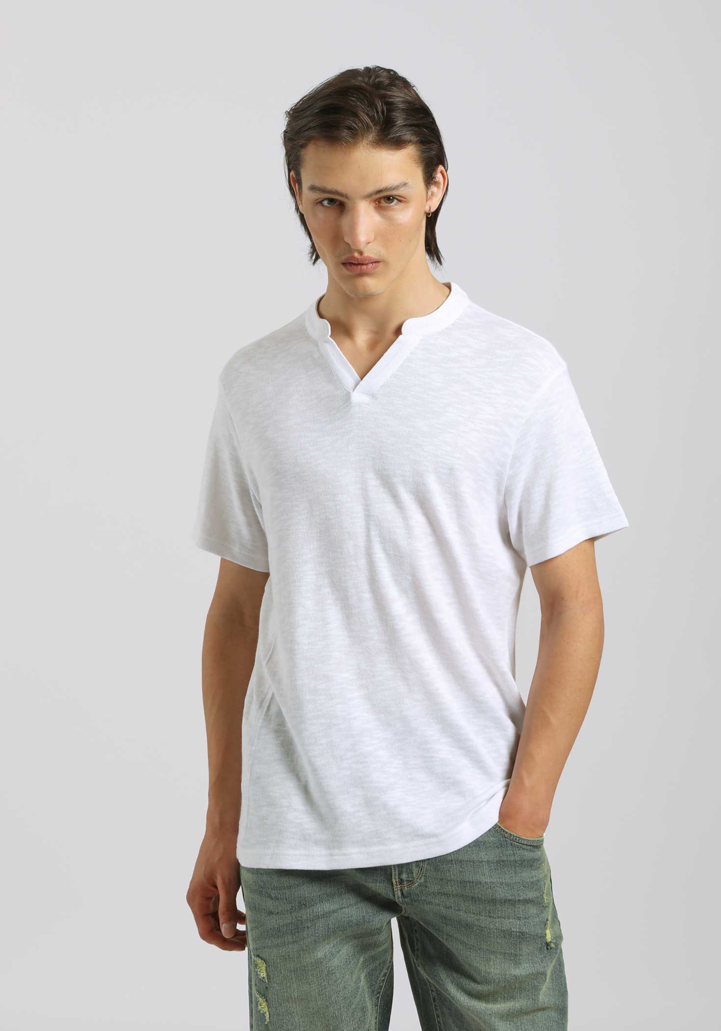 T-shirt con scollo a V