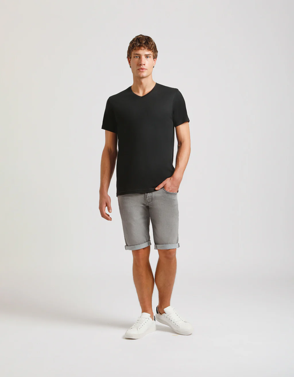 T-shirt con scollo a V - Image 5