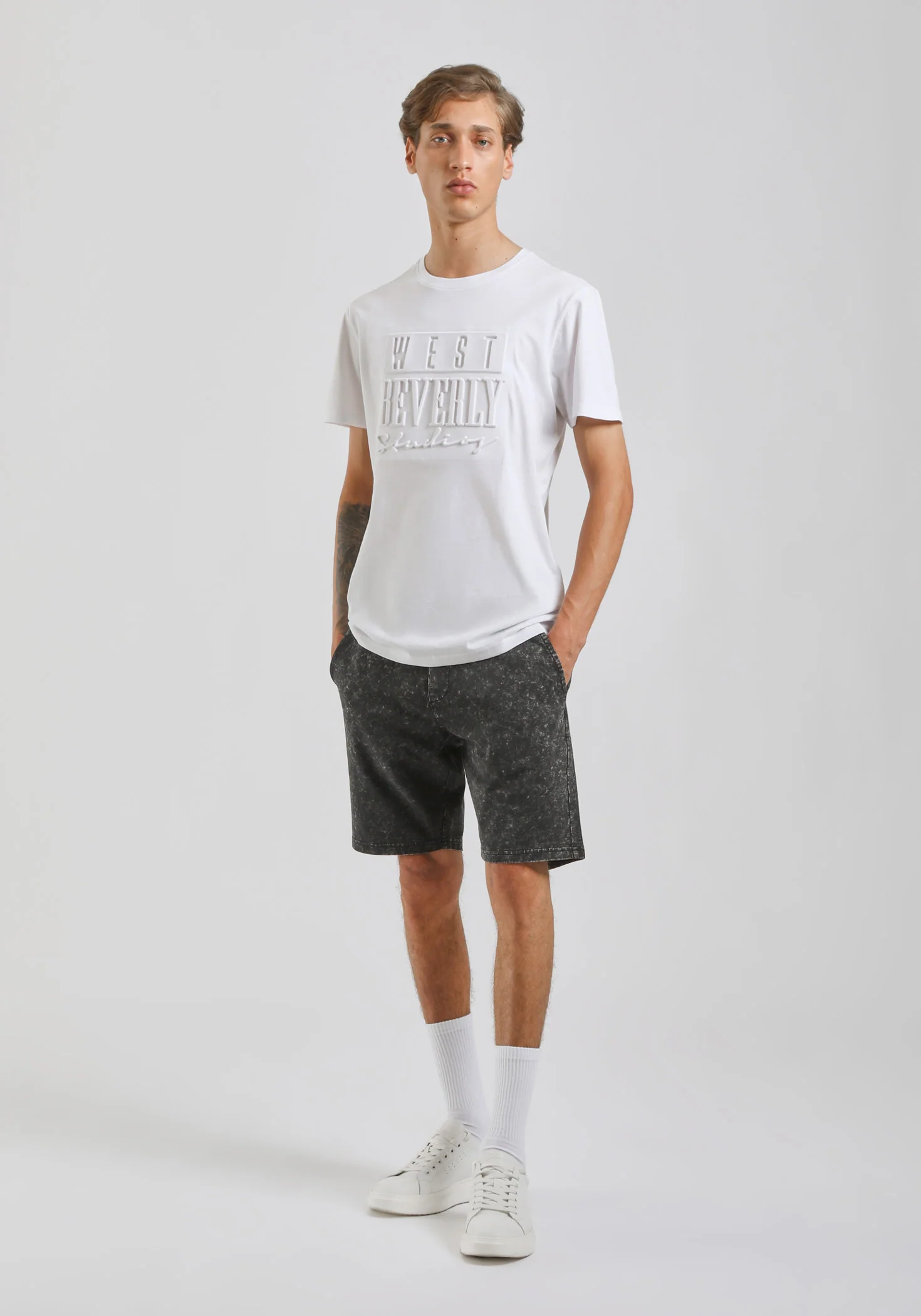T-shirt con stampa a rilievo - Image 5