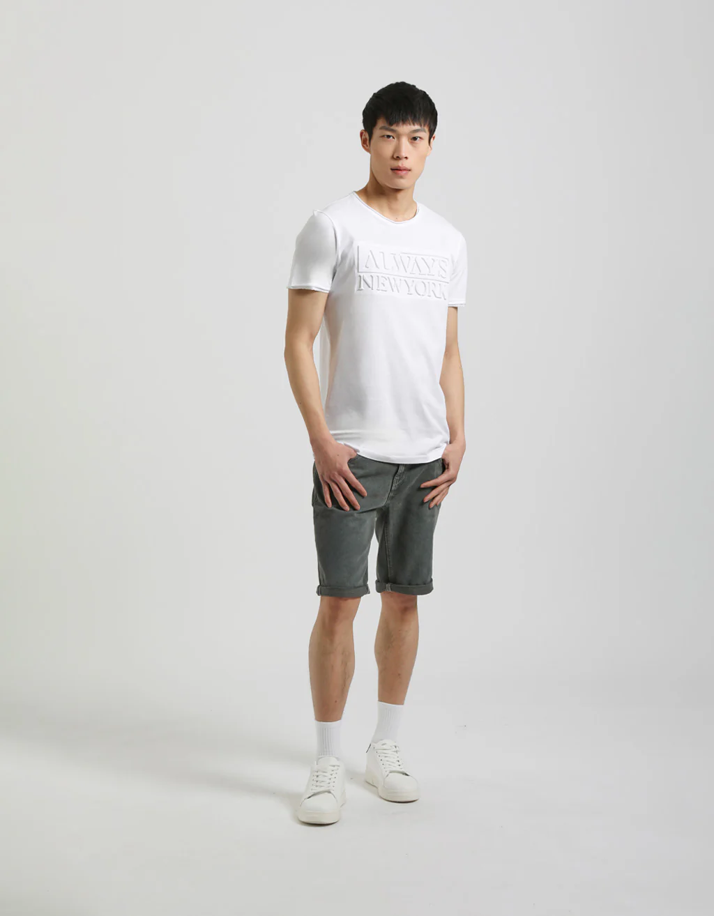 T-shirt con stampa a rilievo - Image 5