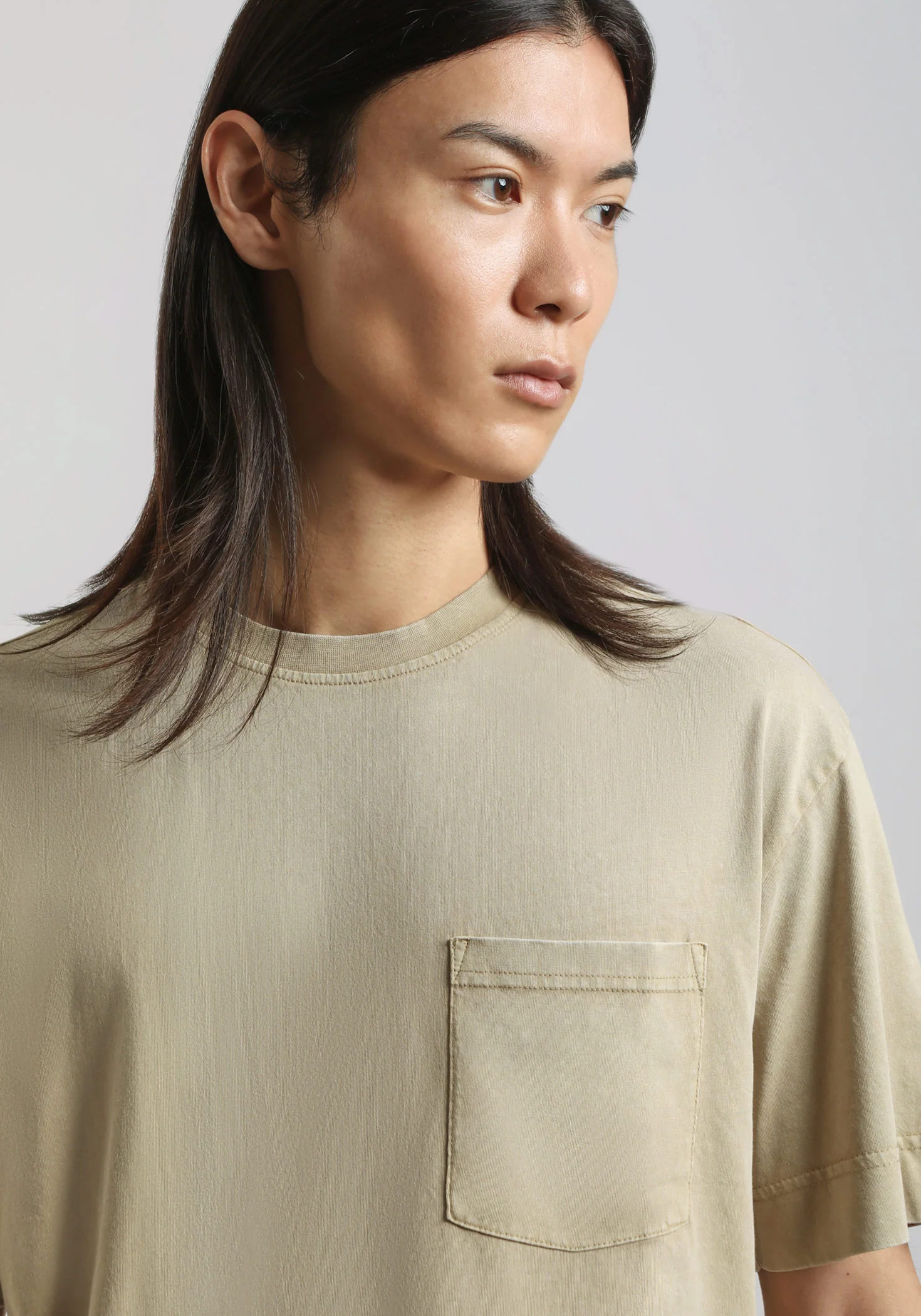 T-shirt effetto lavato con taschino - Image 2